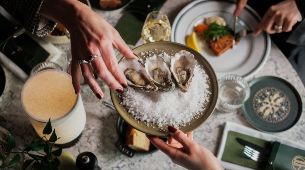 Seasonal autumn dinner, hotel & breakfast
