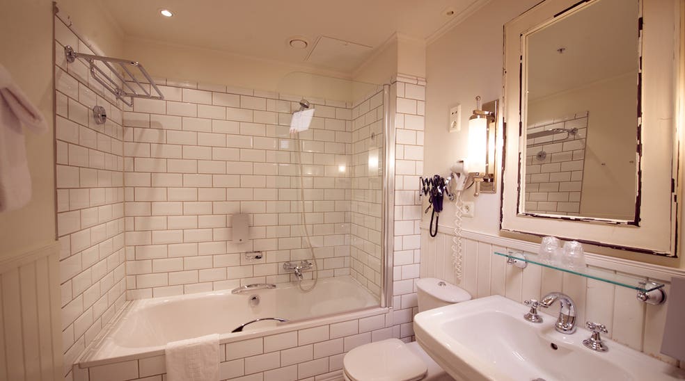 Large and stylish bathroom and deluxe double room at Bastion Hotel in Oslo