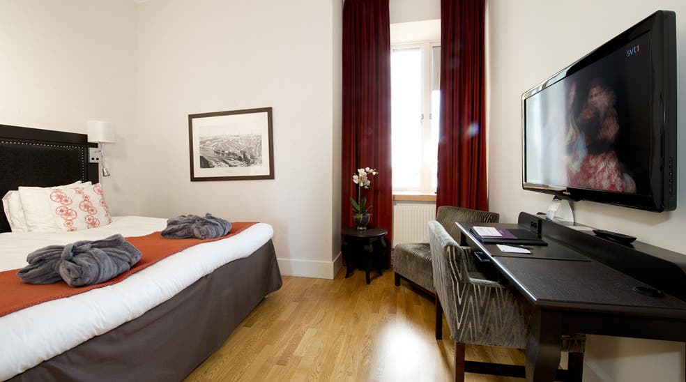 Large well-equipped superior twin room at Bolinder Munktell Hotel in Eskilstuna