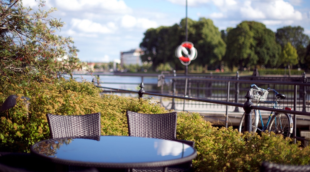 Peaceful outdoor area by the river at Bolinder Munktell Hotel in Eskilstuna