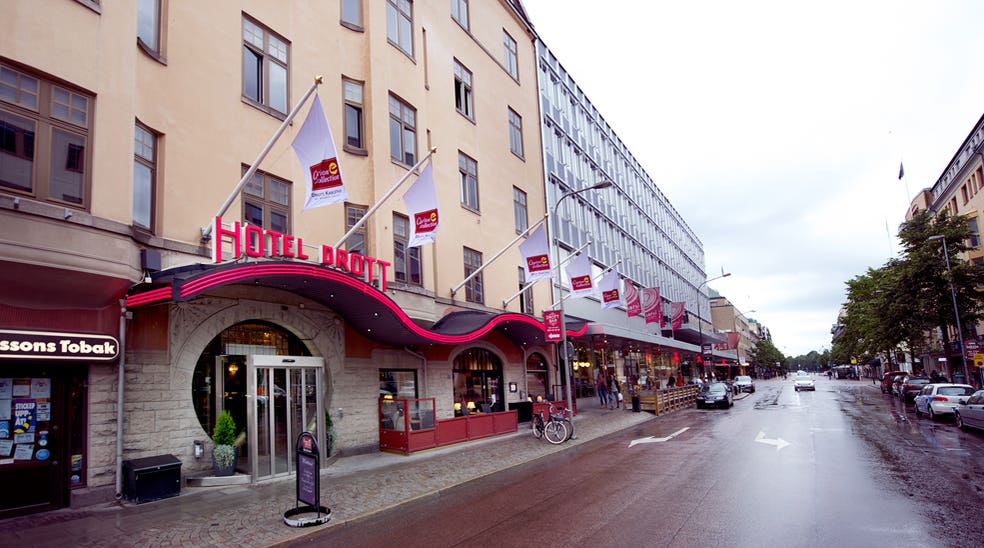 Location and hotel front of the Drott Hotel in Karlstad