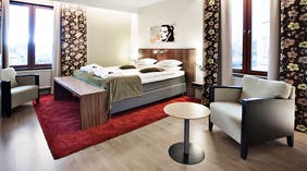 Spacious and bright double room at Kung Oscar Hotel in Trollhatten