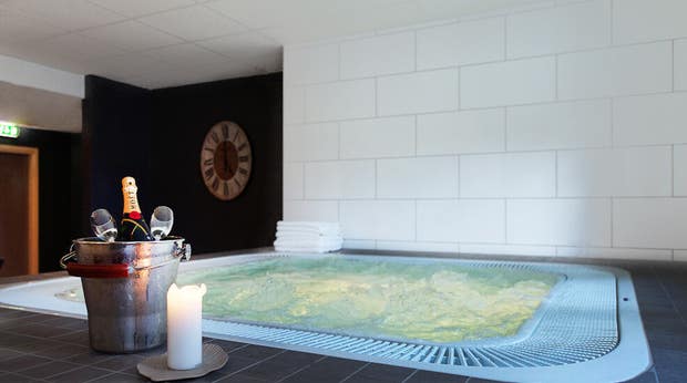 Champagne and complete spa relaxation at Plaza Hotel in Karlstad 
