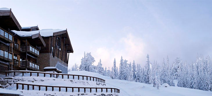 The snow-covered surroundings during the winter at Norrefjell Ski & Spa Hotel in Norrefjell