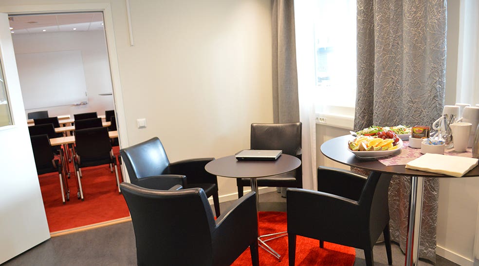 Conference room Karlavagnen with snacks during the breaks at Quality Hotel Galaxen in Borlänge