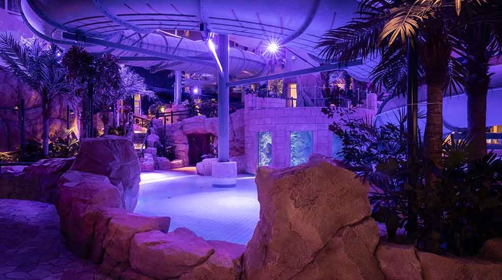 Tropical mini holiday with dinner and water fun