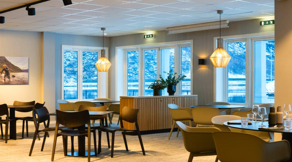 Dining area with table and chairs in the restaurant at the Quality Hotel Vøringfoss
